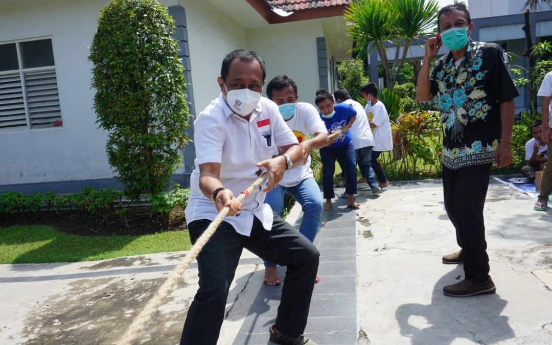 Armudji, Wakil Walikota Surabaya Bermain Permainan Tradisional Bersama Anak Disabilitas