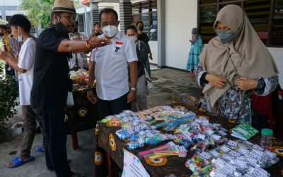 Wakil Walikota Surabaya Borong Permainan Jadul untuk Anak-anak Disabilitas